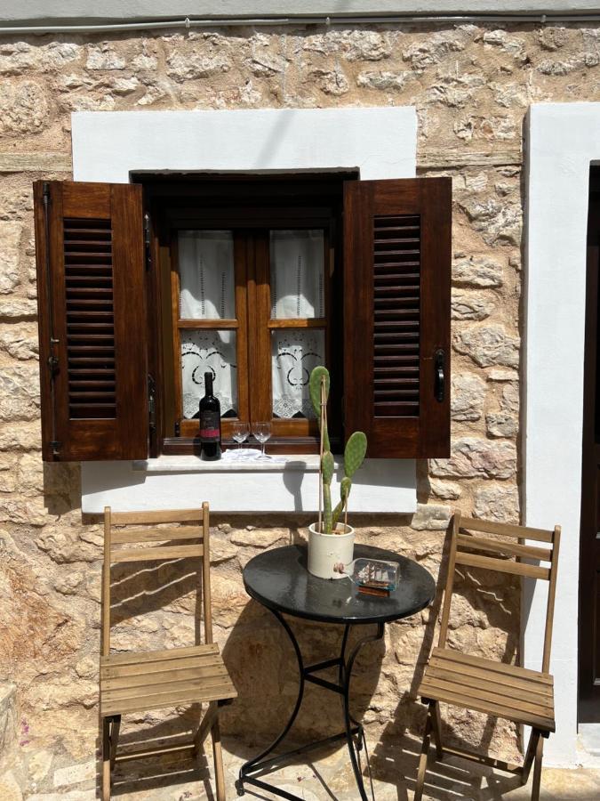 Luca'S Houses Chalki Town المظهر الخارجي الصورة