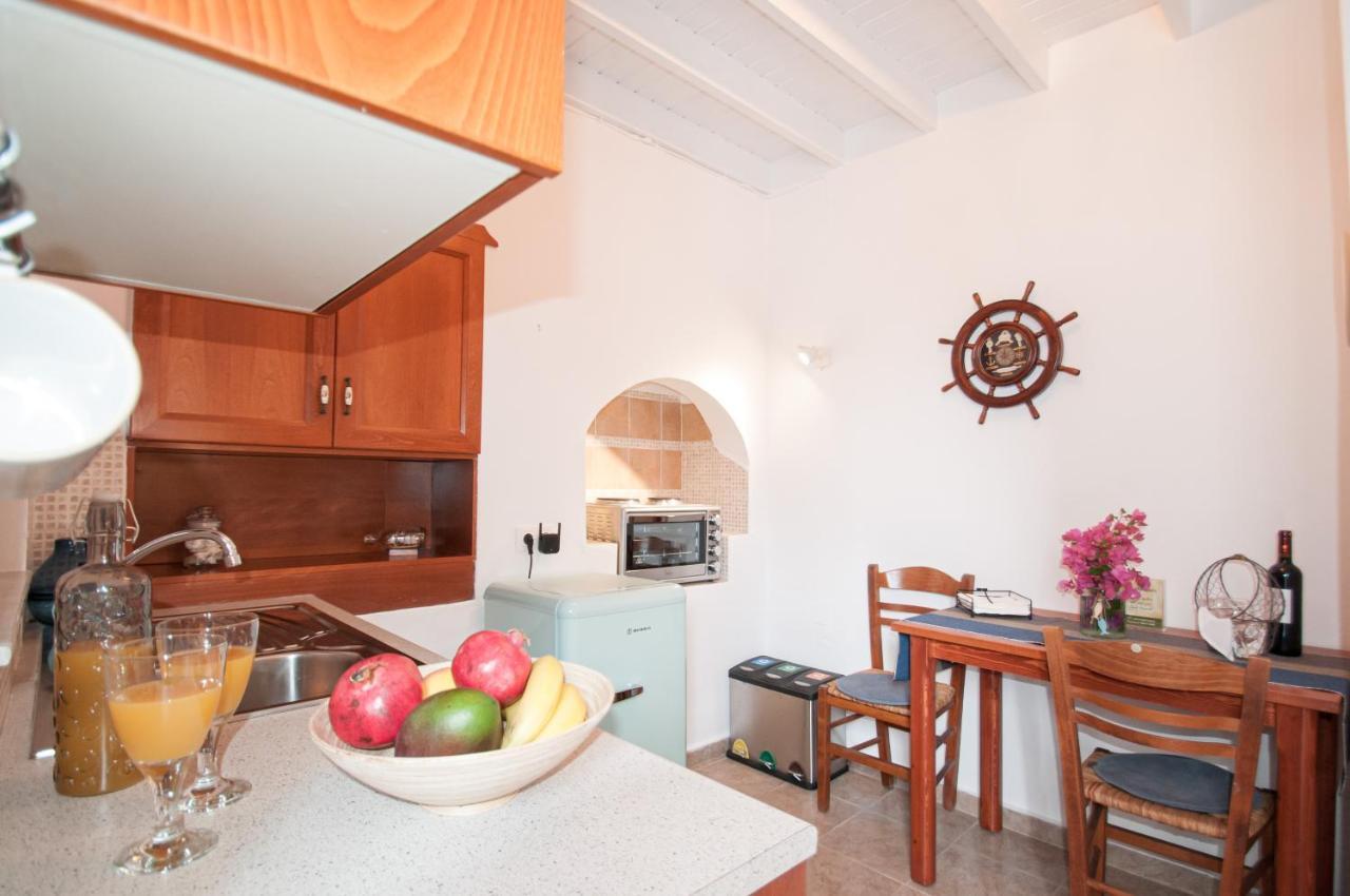 Luca'S Houses Chalki Town المظهر الخارجي الصورة
