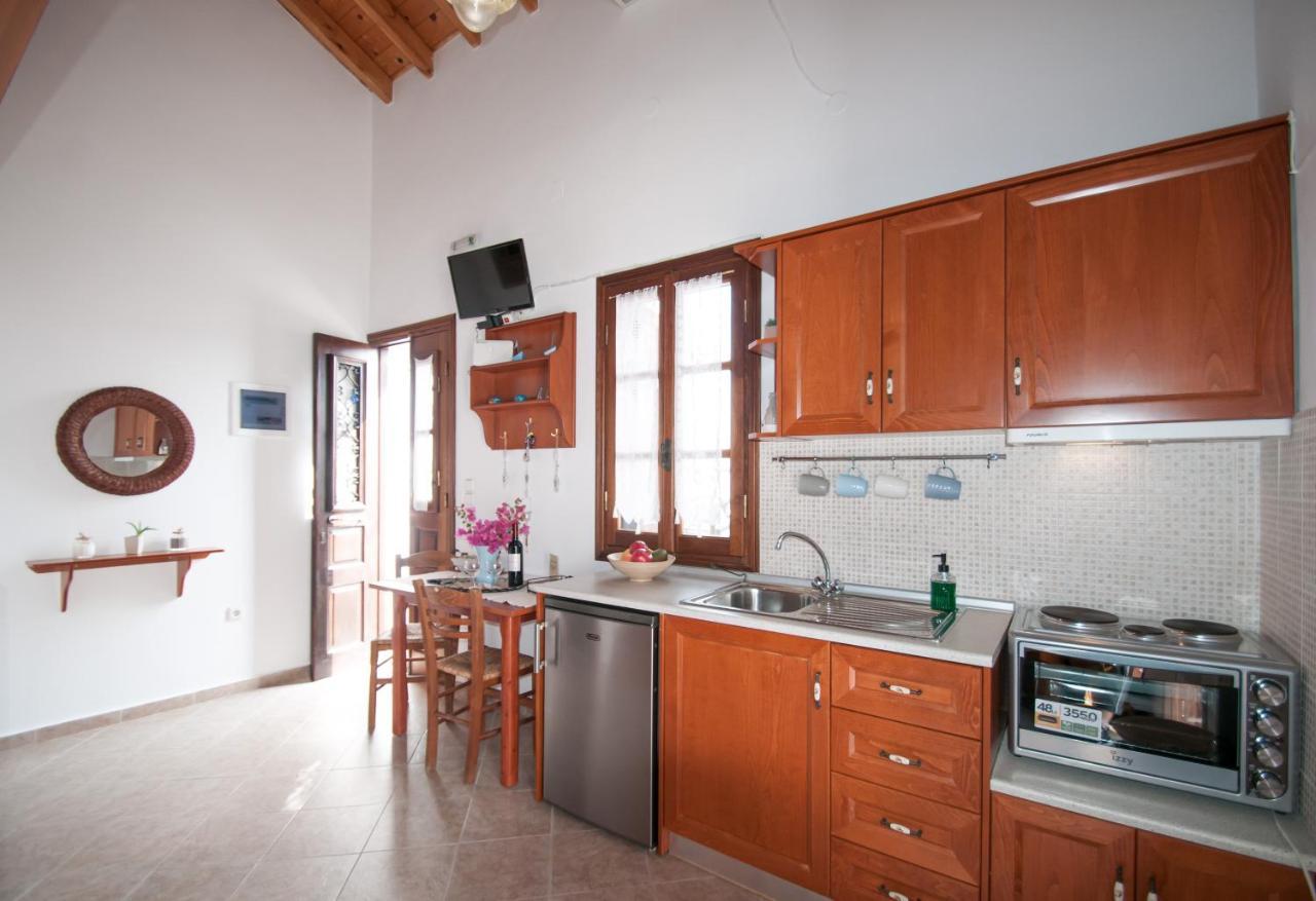 Luca'S Houses Chalki Town المظهر الخارجي الصورة