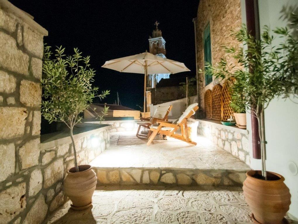 Luca'S Houses Chalki Town المظهر الخارجي الصورة