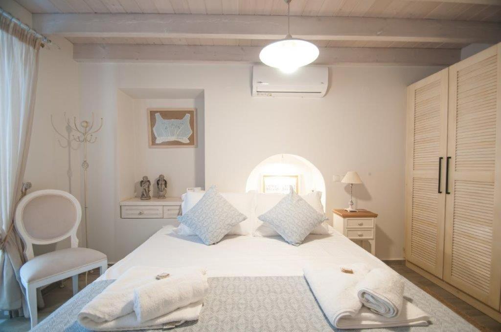 Luca'S Houses Chalki Town المظهر الخارجي الصورة