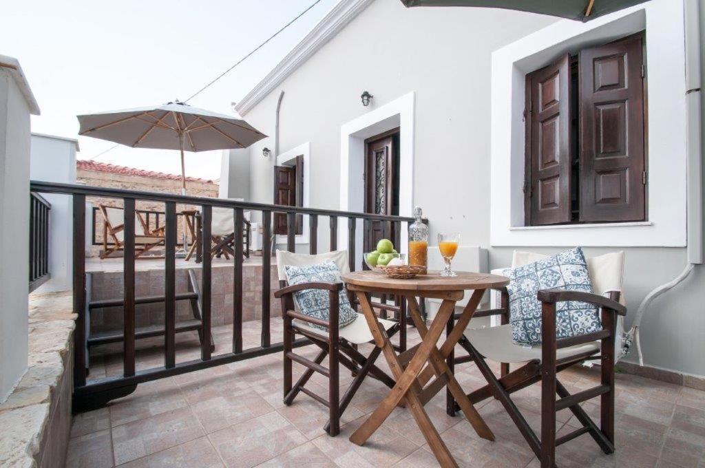 Luca'S Houses Chalki Town المظهر الخارجي الصورة