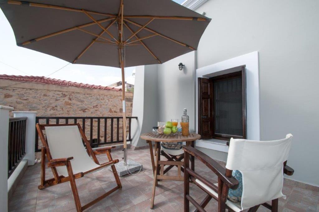 Luca'S Houses Chalki Town المظهر الخارجي الصورة